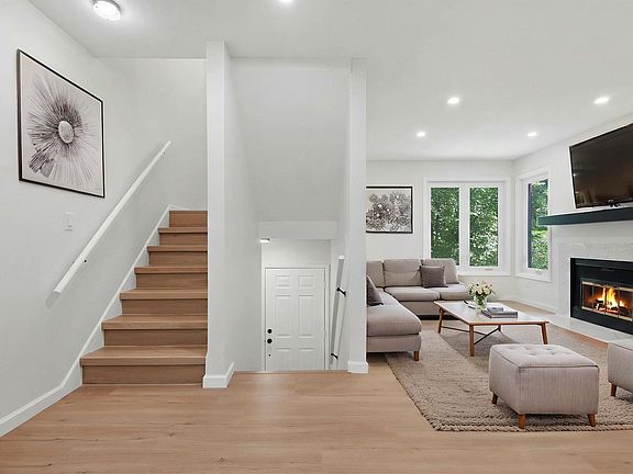 5th image of 397 Cottage Ave W #3