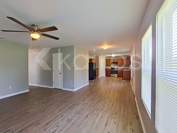 4th image of 2533 Naples Ln