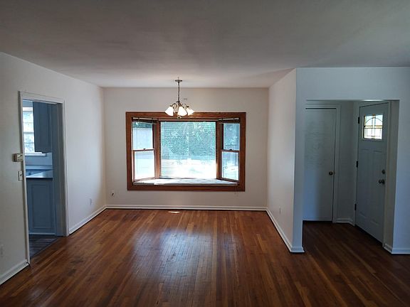 Entryway and dining room with bay window