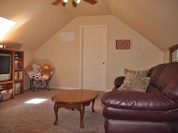 4th image of 302 Misti Ct