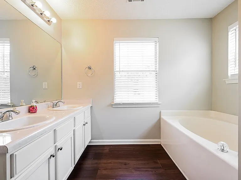 5028 Kens Ct — Photo 12