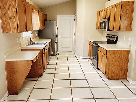 4th image of 1501 Newcastle Way