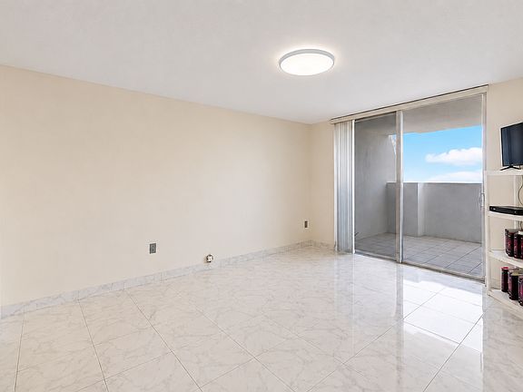 5th image of 2750 NE 183rd St APT 2806