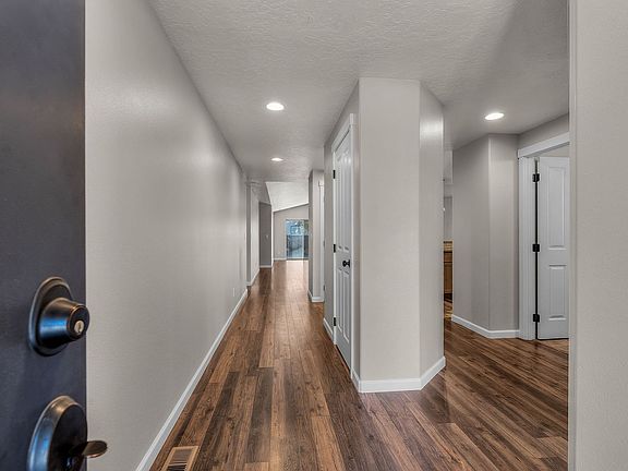3rd image of 473 NW 30th St