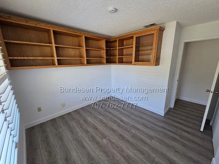 5266 Evonne Ave — Photo 12