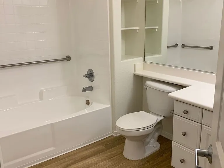 Via Ventura Apartments — Photo 34