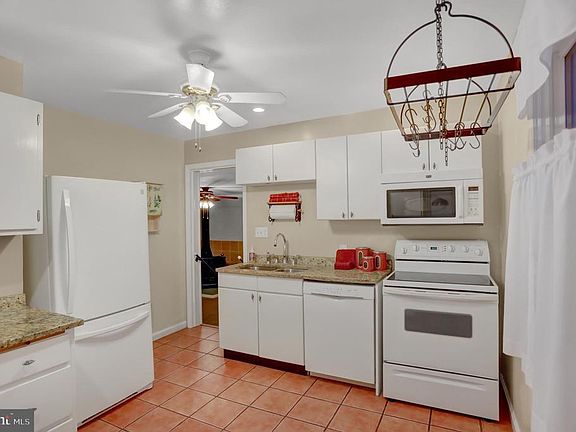 5th image of 523 Bayside Dr