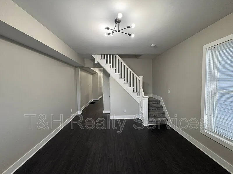 2 bed, 2.0 bath, 2000 sqft, $1,525 — Photo 3