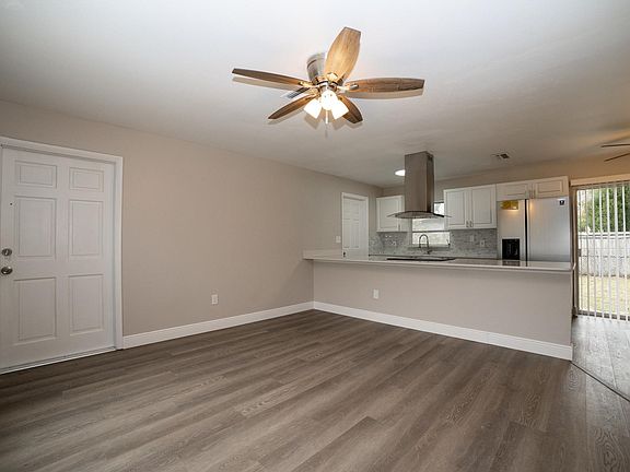 3rd image of 1710 Augustine Dr