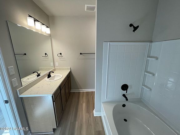 4th image of 3320 Autumn Park Dr