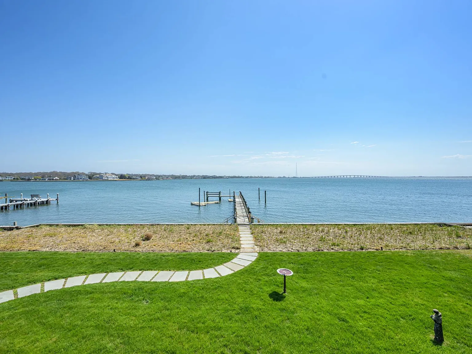 Summer Waterfront Oasis — Photo 4