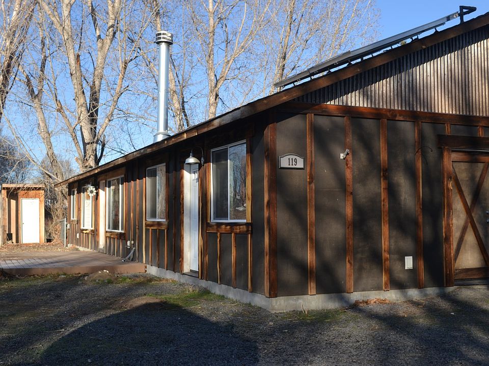 1st image of 119 NE Spruce Ln