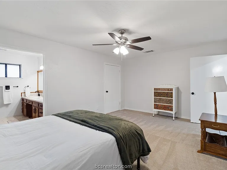 1105 Holleman Dr — Photo 14