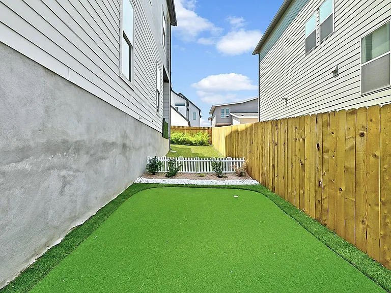 7329 Cordoba Dr — Photo 32