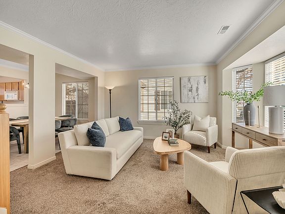 4th image of 70 S Geneva Dr W