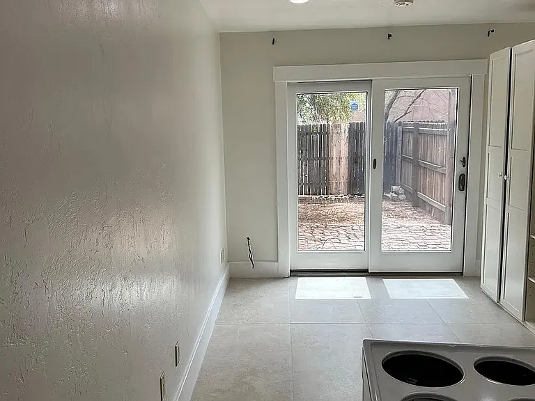 2410 E 1st St #B — Photo 9