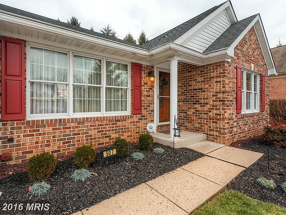 3rd image of 507 Cesky Pl