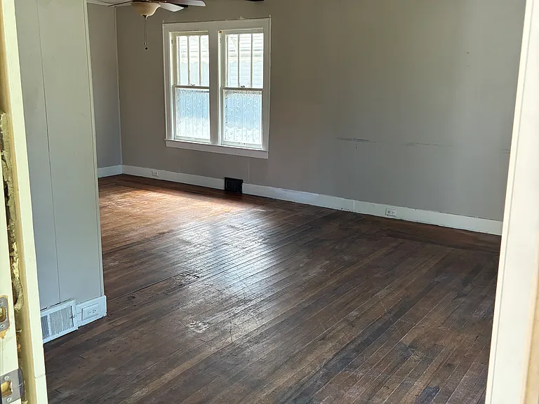 2476 Bellevue St — Photo 10