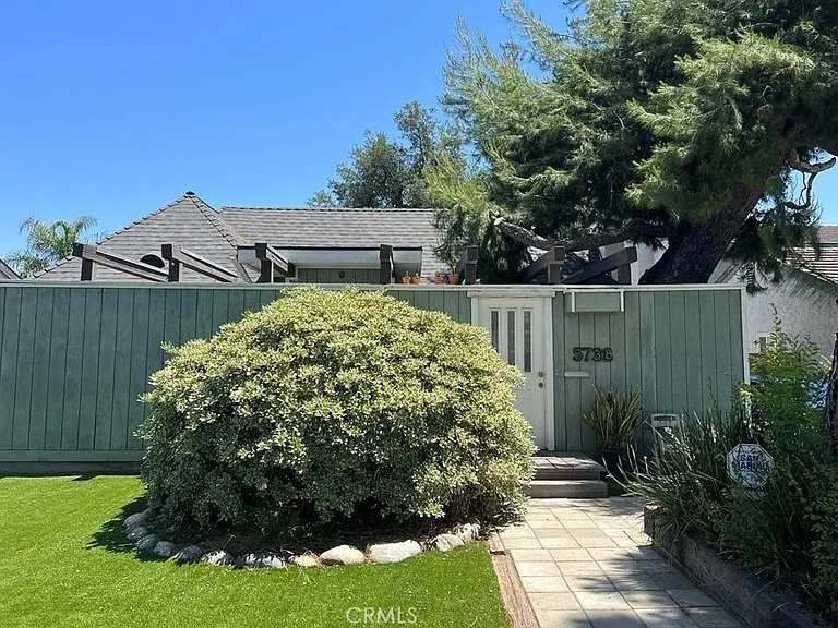 5738 Agnes Ave — Photo 2