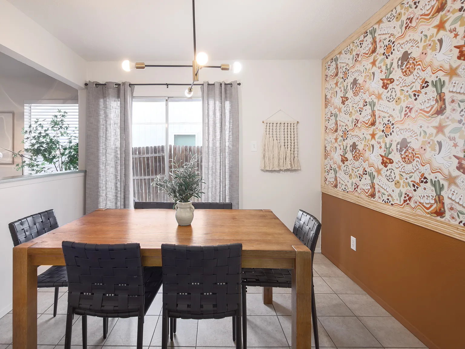 2 bed, 708 sqft, $3,200 — Photo 3