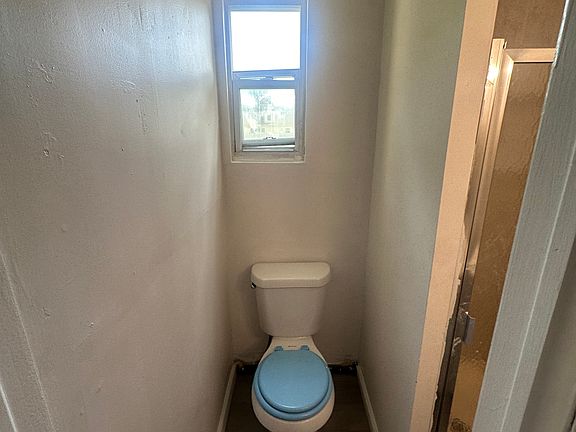 5th image of 1297 Ferndale Blvd Floor 2