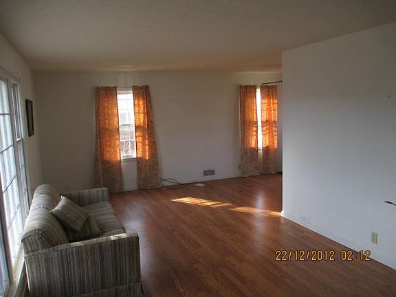 3rd image of 1020 Magnolia Ave W