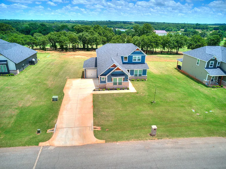 2379 Clubhouse Dr — Photo 2