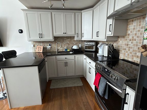 2nd image of 48 Washington Ave Suite 102