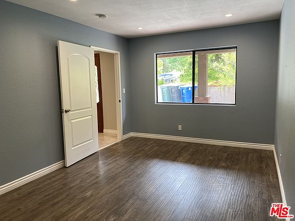 5th image of 1214 E Tujunga Ave