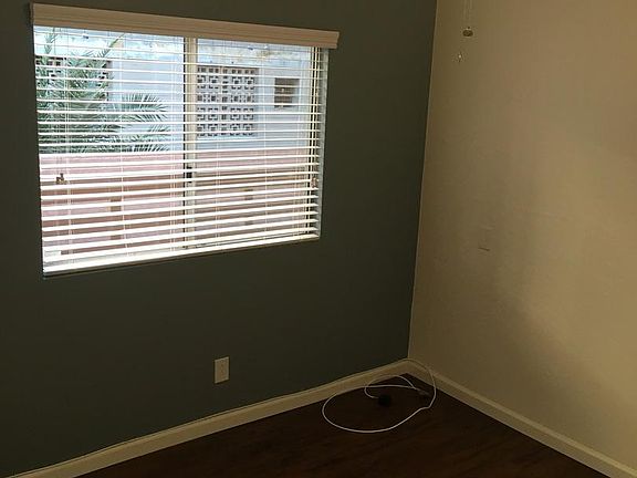 3rd image of 234 W Juniper St