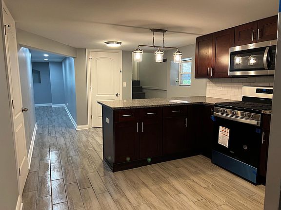 4th image of 5816 N Artesian Ave
