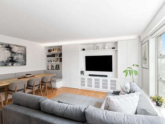 2nd image of 90 La Salle St APT 13A