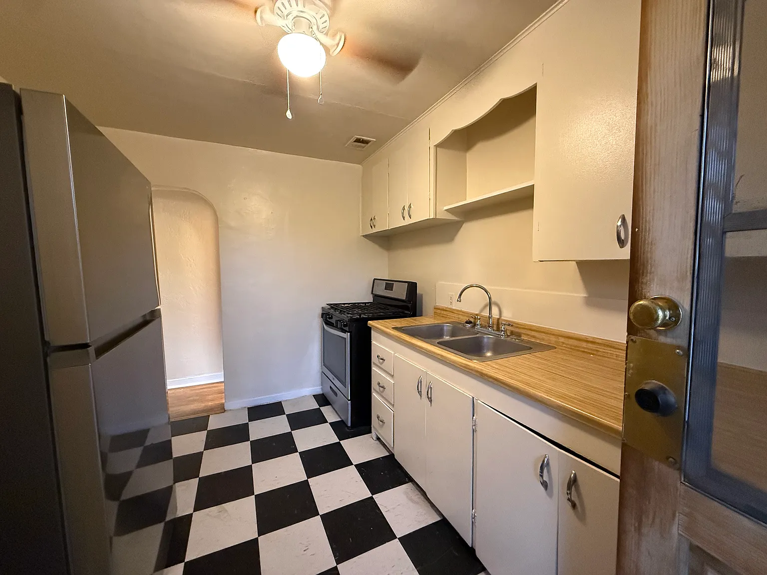 902 11th St NW - Charming Historic 1 BD Near Downtown — Photo 3