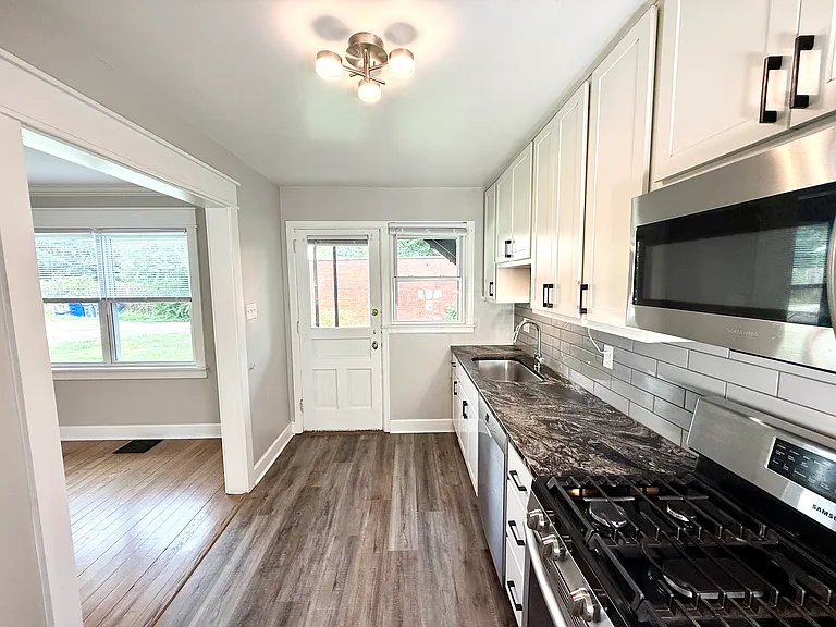 1608 Waltham Rd — Photo 5