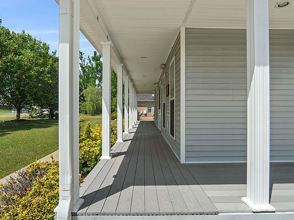 4th image of 62 Robins Nest Ln