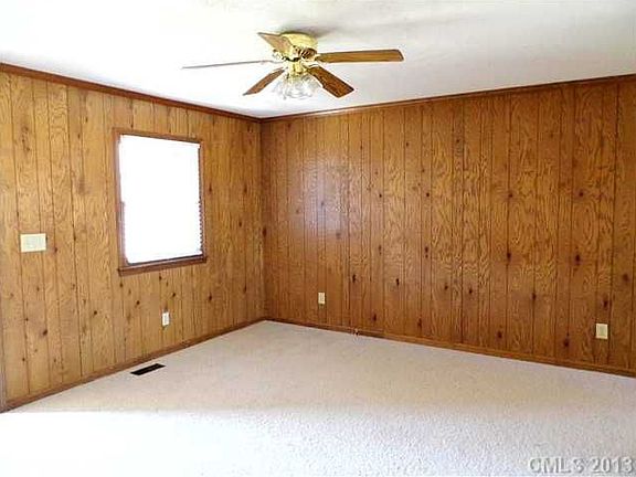 3rd image of 1255 Hickory Nut Ln