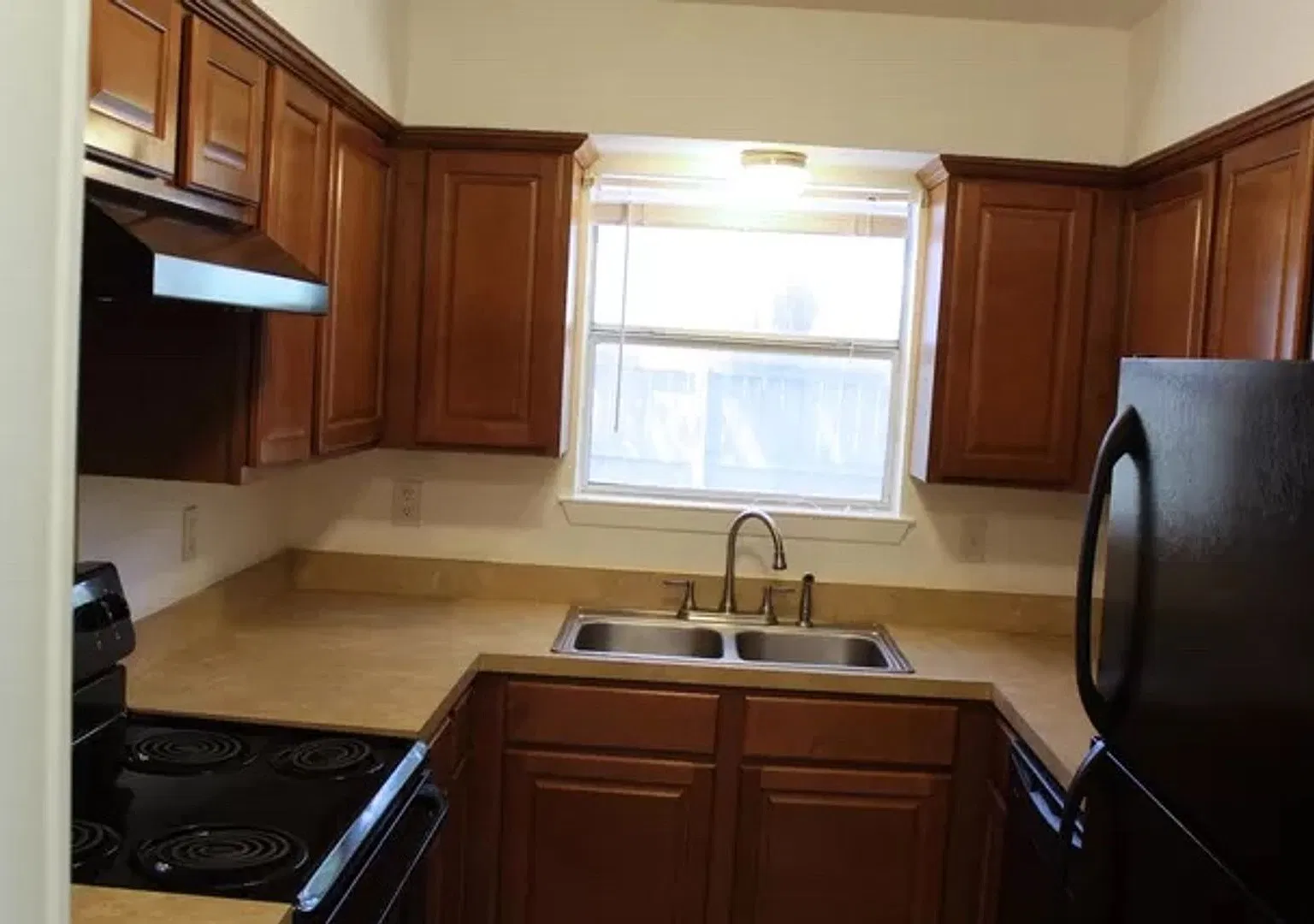 3 Bed / 1 Bath Home Available in April! — Photo 4