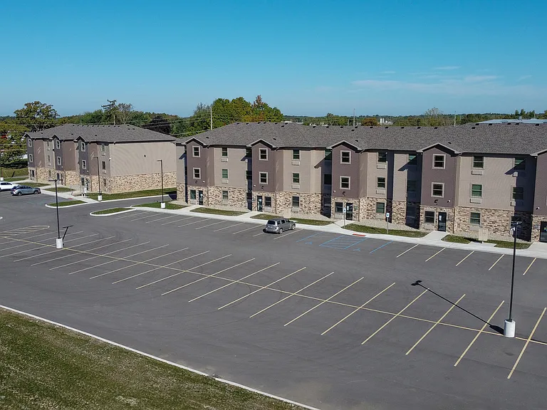 Crossroads Place Apartments — Photo 77