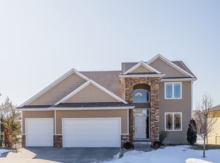 120 NE Gracewood Dr, Waukee, IA 50263