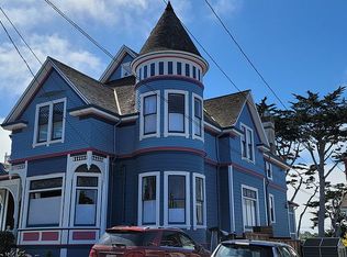 230 6th St, Pacific Grove, CA 93950