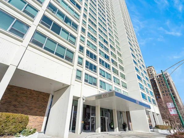 1700 E 56th St APT 2710, Chicago, IL 60637