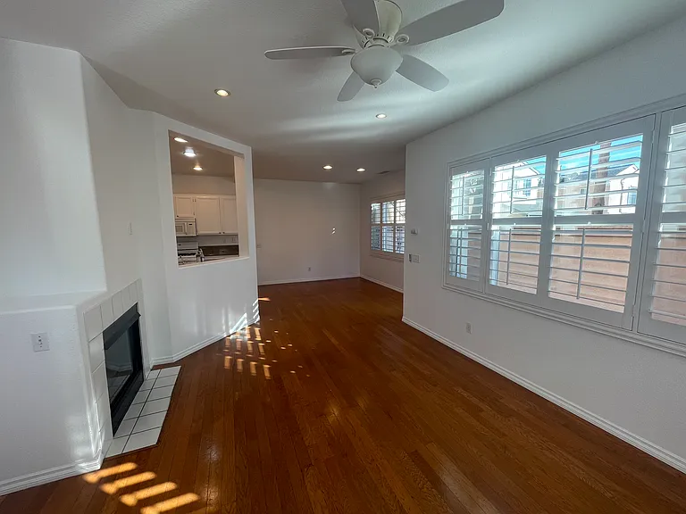 1080 Tustin Grove Dr — Photo 2