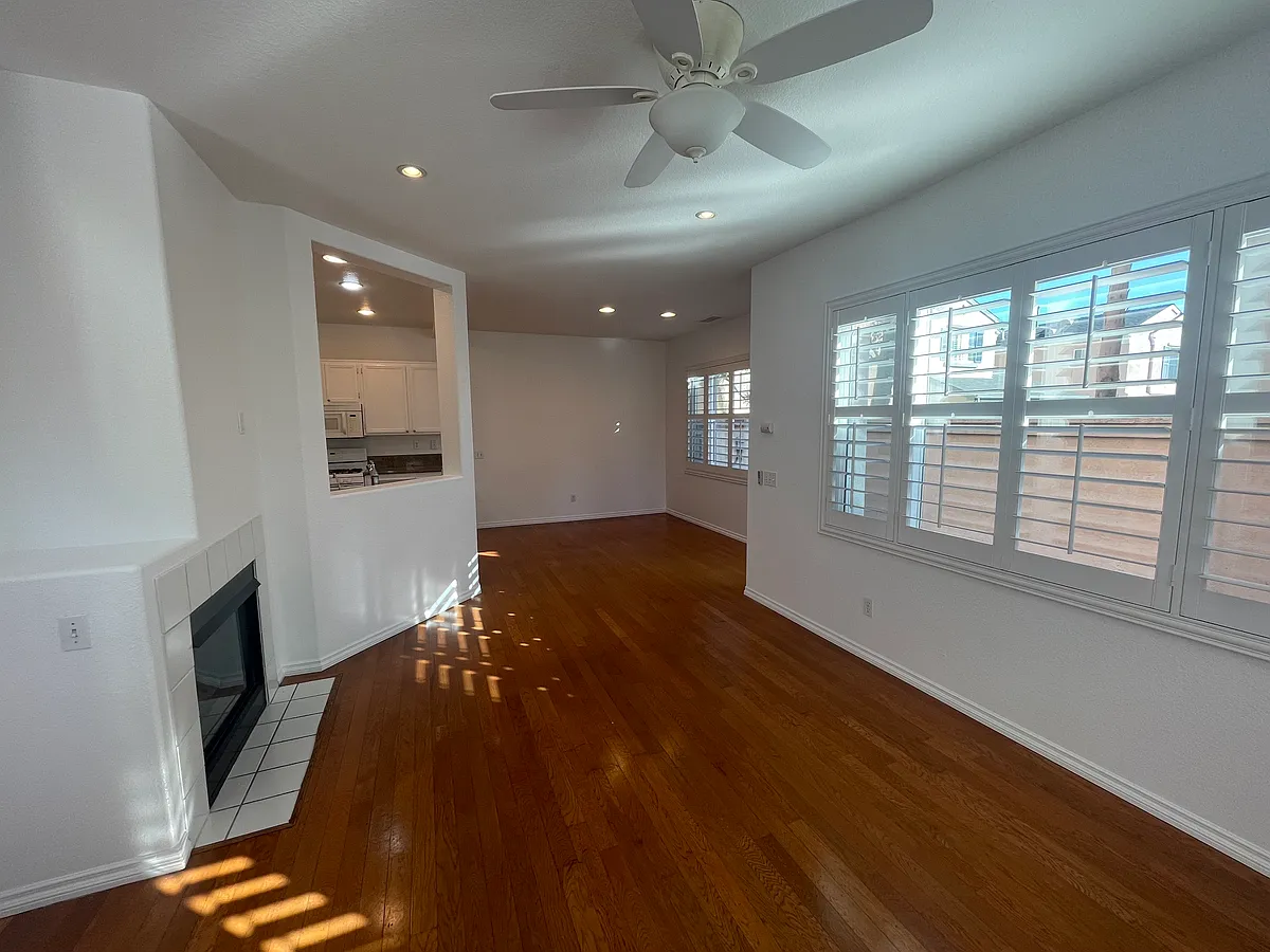Building Photo - 1080 Tustin Grove Dr