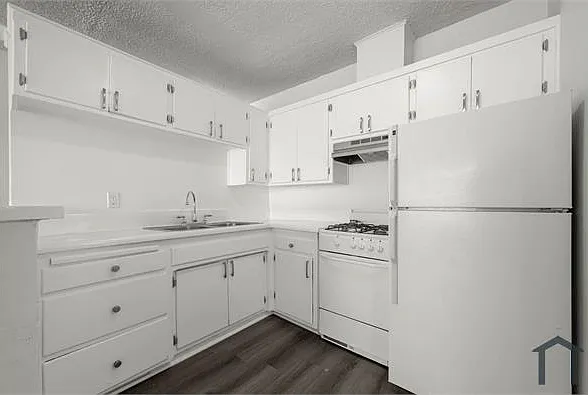 Studio, 450 sqft, $2,041 — Photo 2