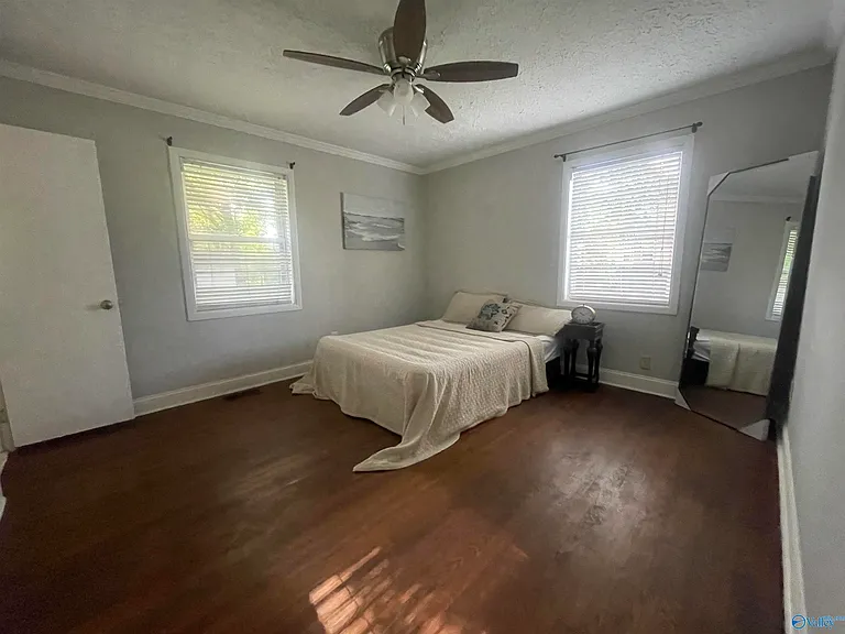 709 Marion Dr — Photo 17