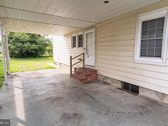 4th image of 1109 N Division St