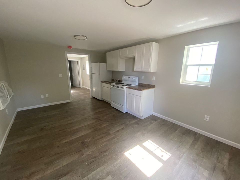 2nd image of 3205 E 1st Ct