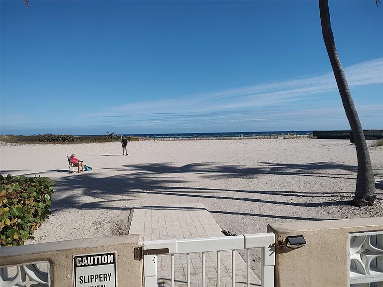1012 N Ocean Blvd #602 — Photo 29