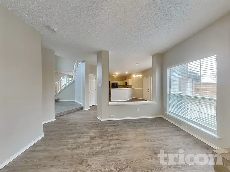 1226 Paul Dr — Photo 2