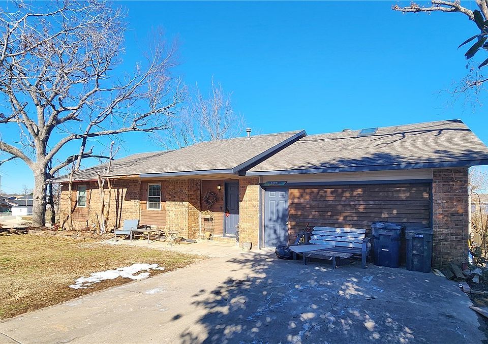 1st image of 915 S 25th Pl